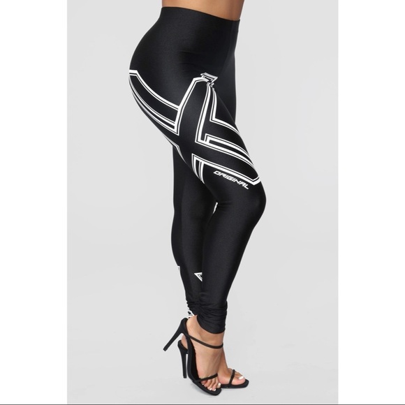 So Xtra Graphic Print Leggings - Black - Picture 1 of 7
